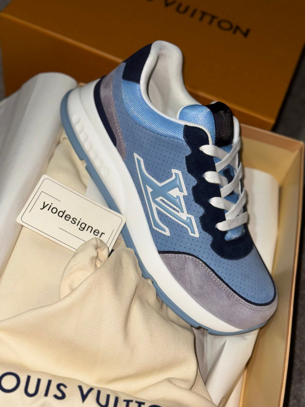 Louis Vuitton | Lv sneaker | Size 7 | Front View | yiodesigner.co.uk