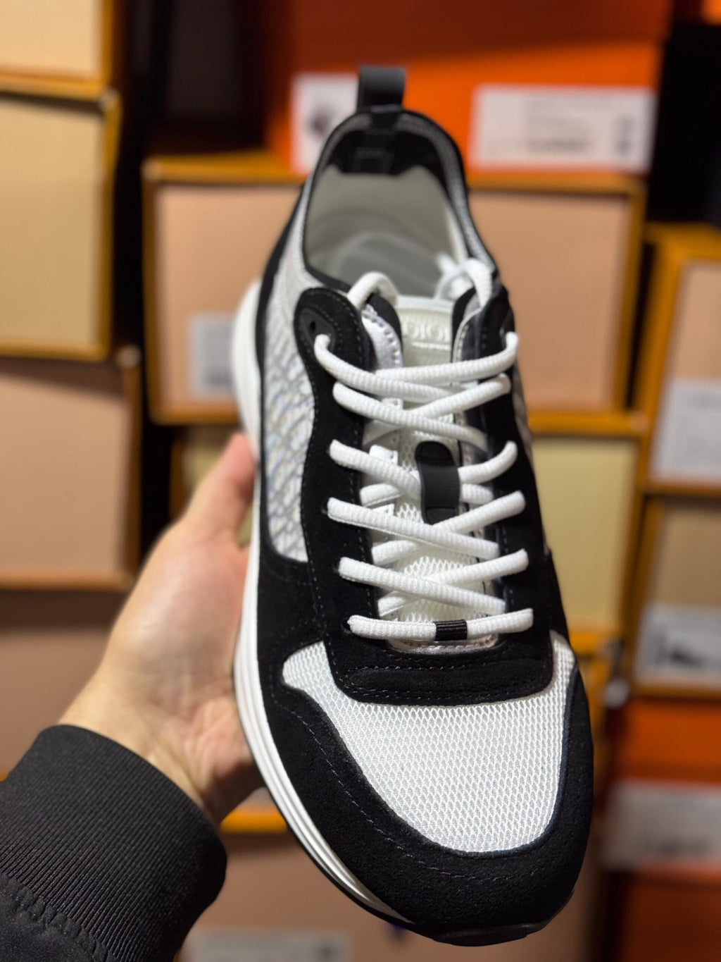 Dior | Dior b25 sneaker | Side View | yiodesigner.co.uk