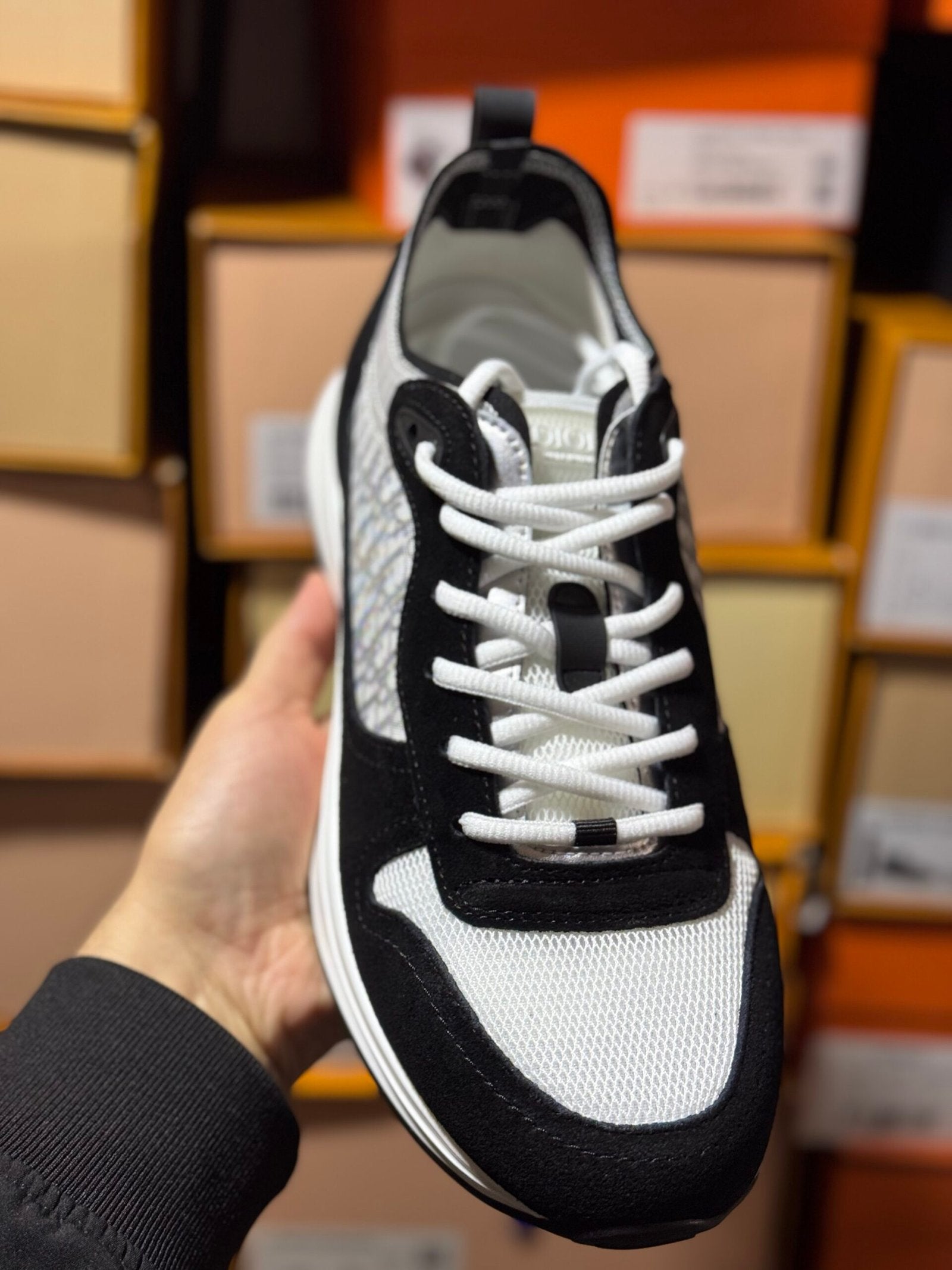 Dior | Dior b25 sneaker | Side View | yiodesigner.co.uk