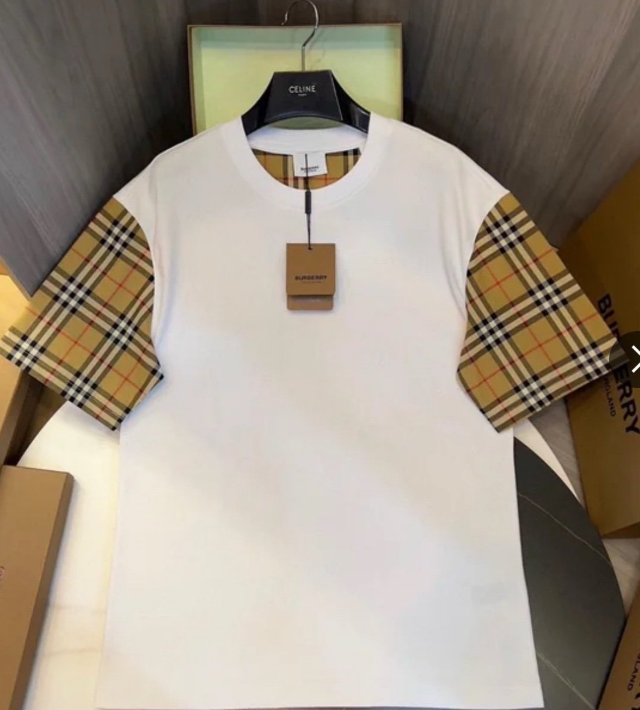 Burberry | Burberry T-shirt white | Size L | yiodesigner.co.uk