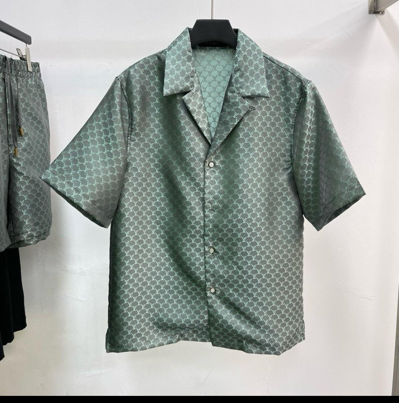 Louis Vuitton | Lv shirt | Size M | yiodesigner.co.uk