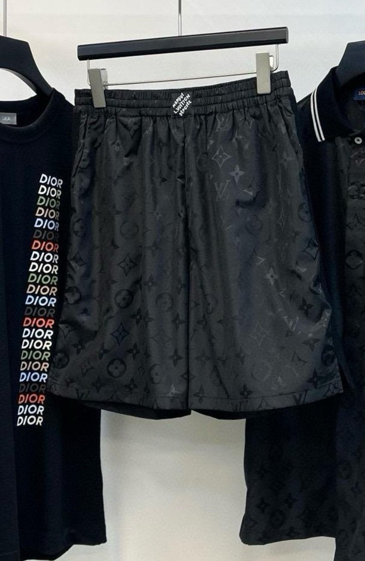 Louis Vuitton | Lv short | Size M | Front View | yiodesigner.co.uk