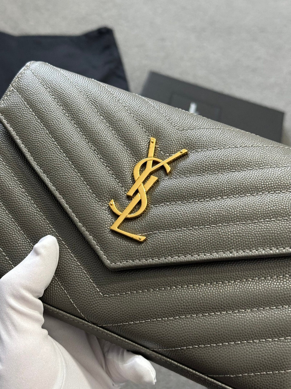 Saint Laurent | Ysl bag grey | Side View | yiodesigner.co.uk