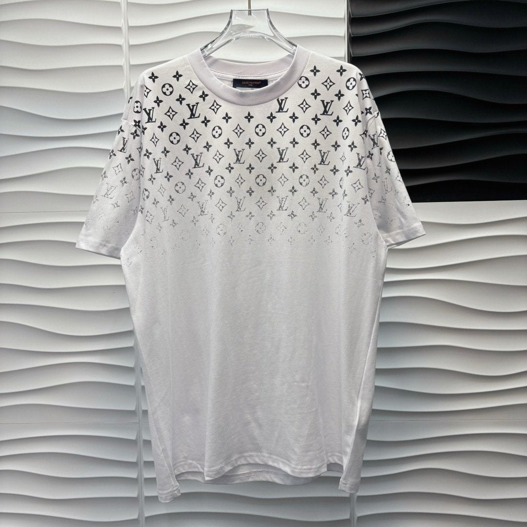 Louis Vuitton | Lv T-shirt | Size XL | Detail Shot | yiodesigner.co.uk