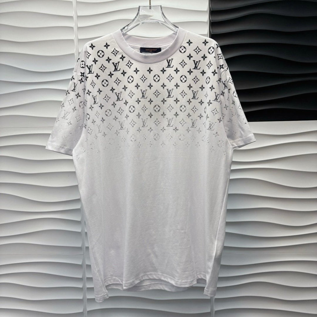 Louis Vuitton | Lv T-shirt | Size S | Front View | yiodesigner.co.uk
