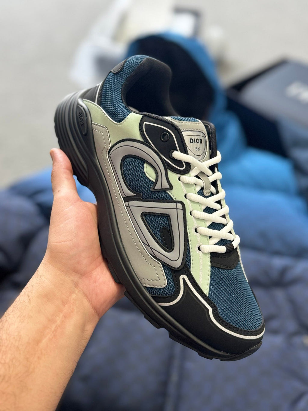 Dior | Dior b30 | Size 8 | Front View | yiodesigner.co.uk