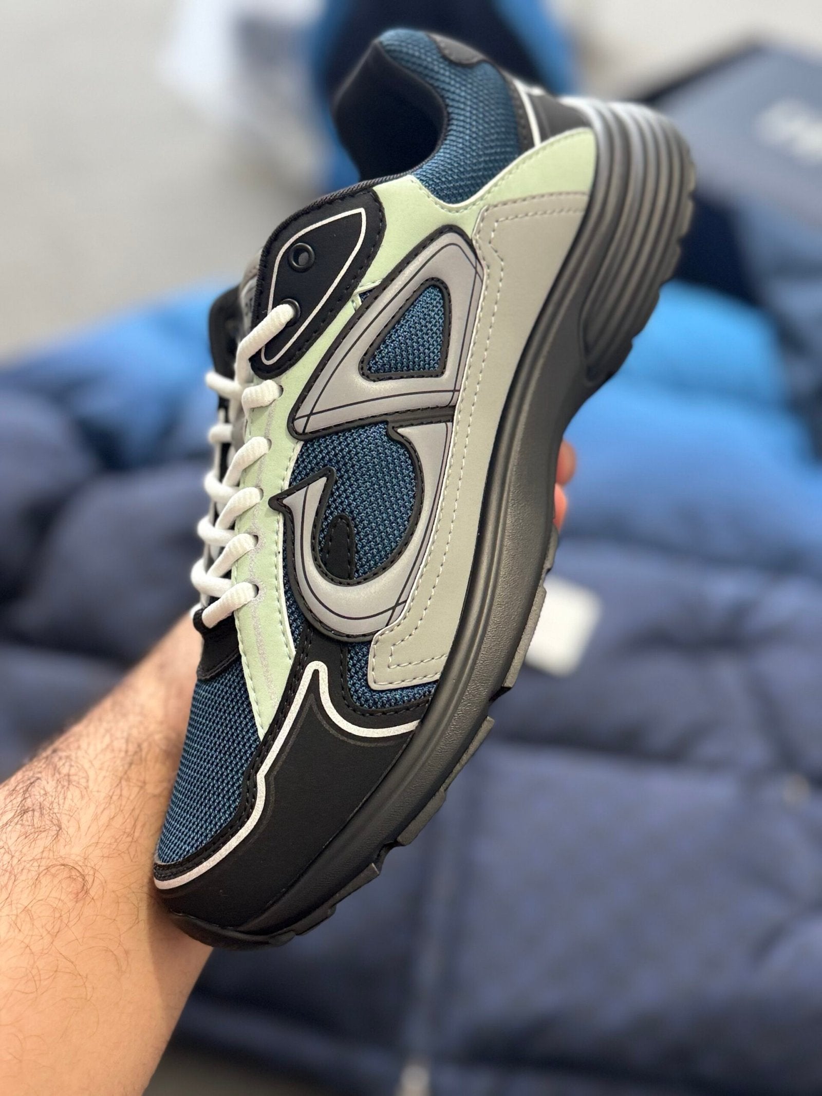 Dior | Dior b30 | Side View | yiodesigner.co.uk