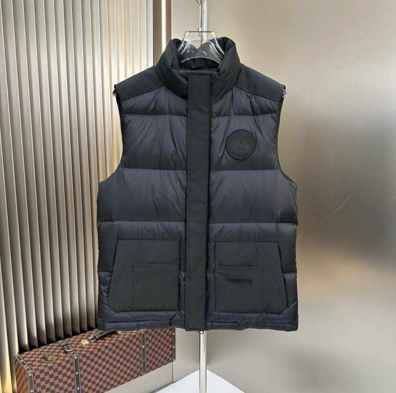 Canada Goose | Canada goose gilet ( body warmer )black badge | Size M | yiodesigner.co.uk