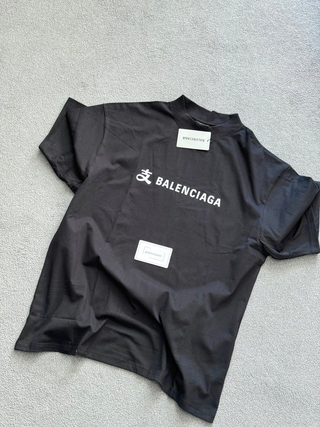 Balenciaga | Balenciaga oversize T-shirt | Size S | Front View | yiodesigner.co.uk