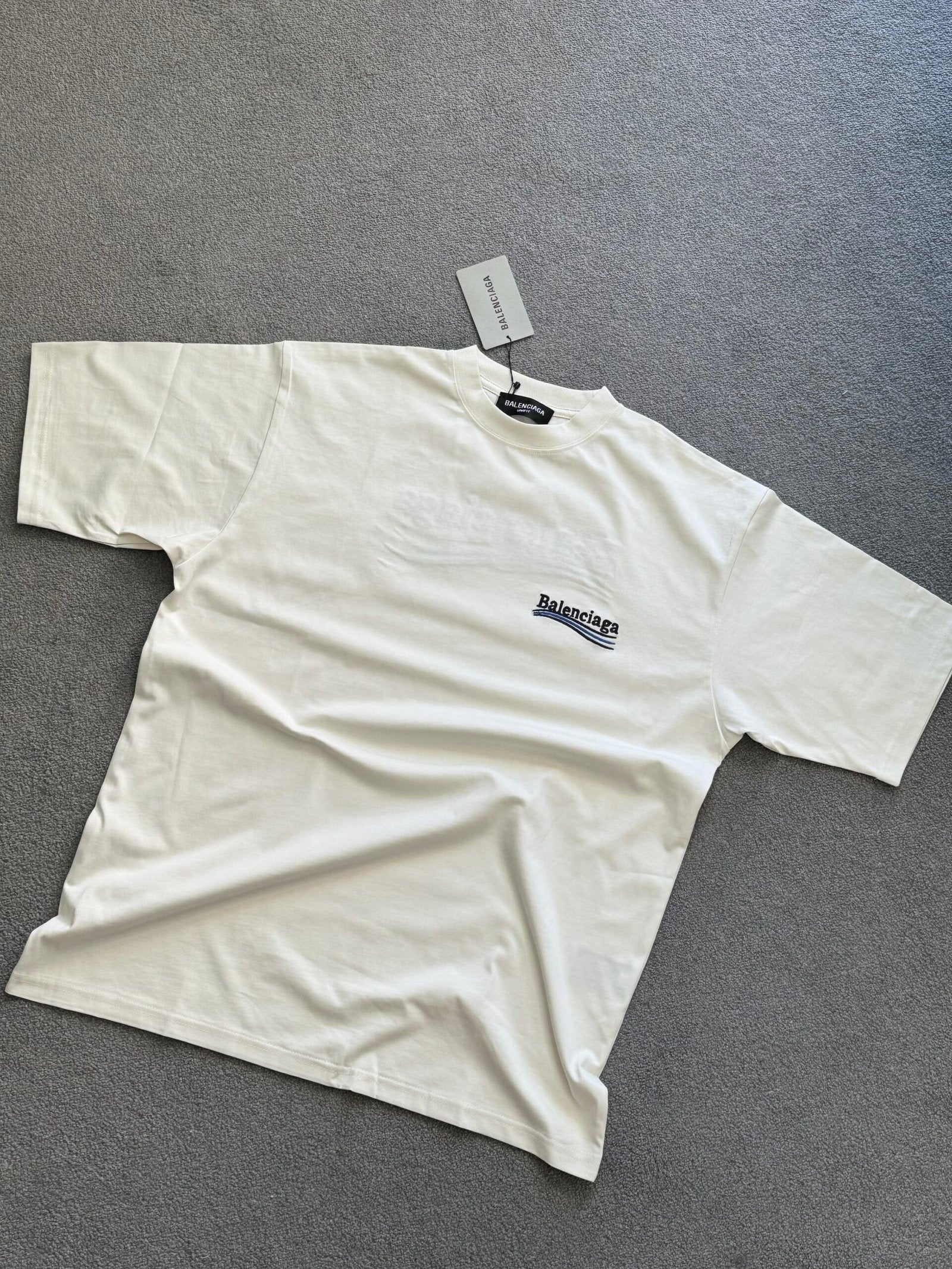 Balenciaga | Balenciaga oversize T-shirt | Size S | Front View | yiodesigner.co.uk