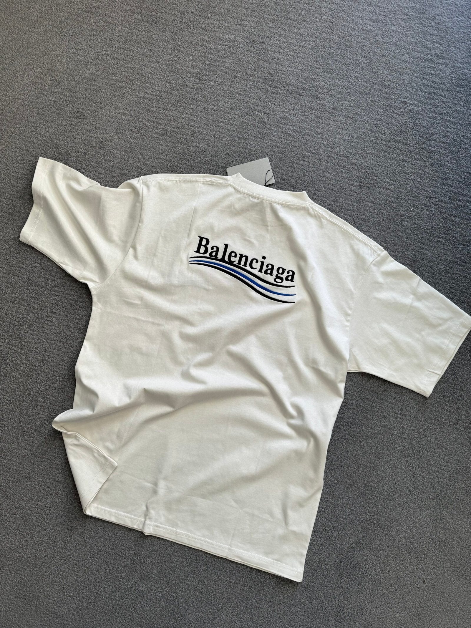Balenciaga | Balenciaga oversize T-shirt | Back View | yiodesigner.co.uk