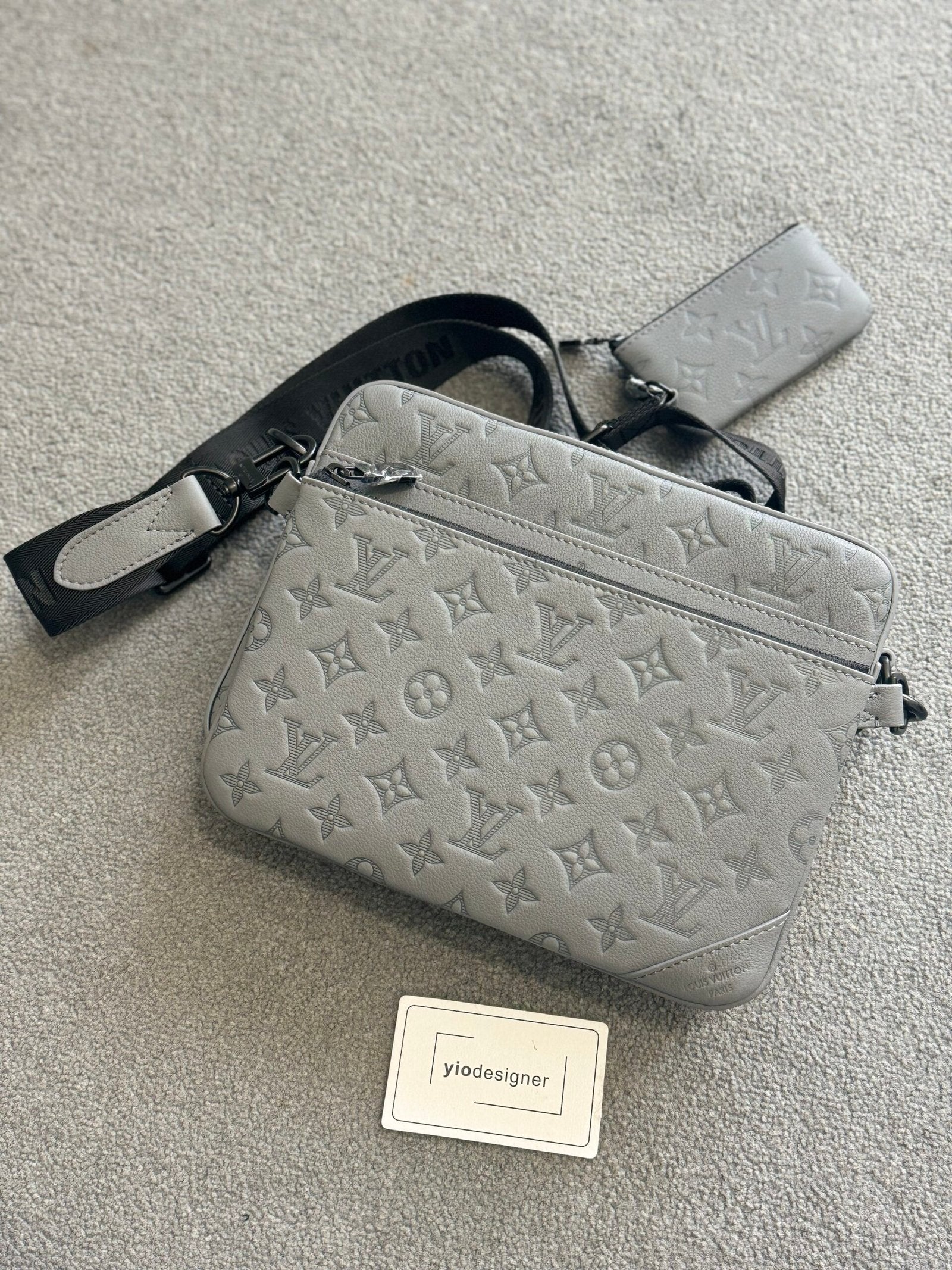 Louis Vuitton | Lv messenger bag (grey) | Front View | yiodesigner.co.uk