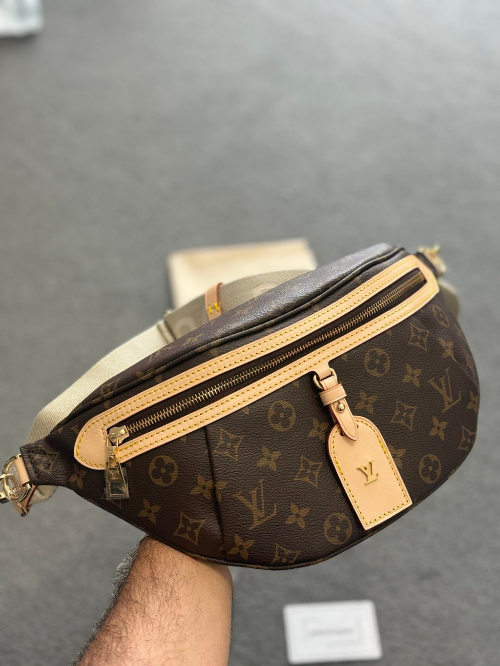 Louis Vuitton | Lv woman bag | Back View | yiodesigner.co.uk