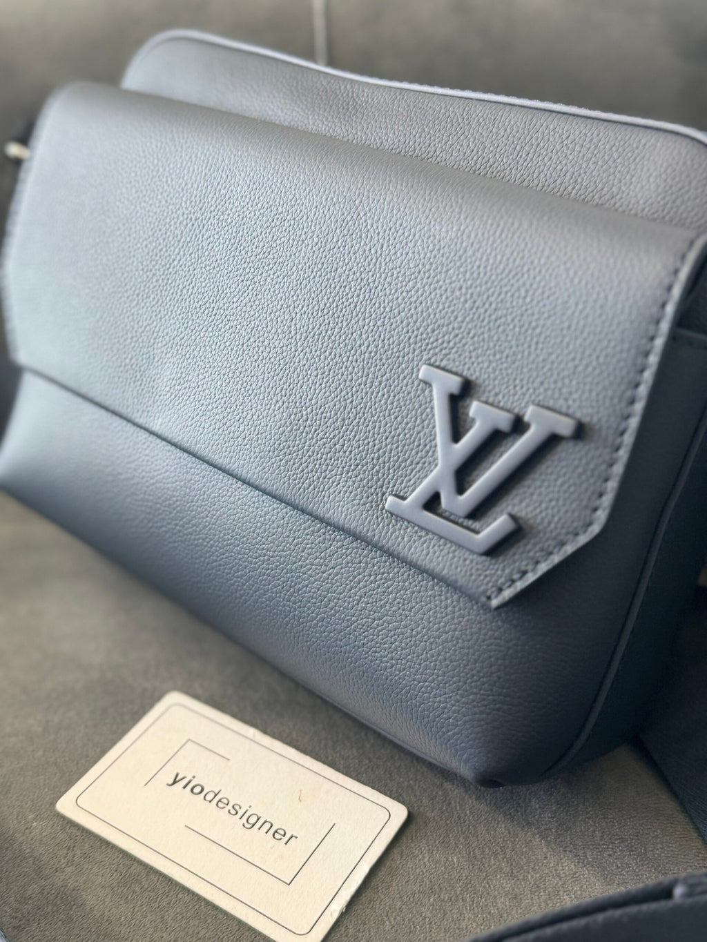 Louis Vuitton | Lv bag | Detail Shot | yiodesigner.co.uk