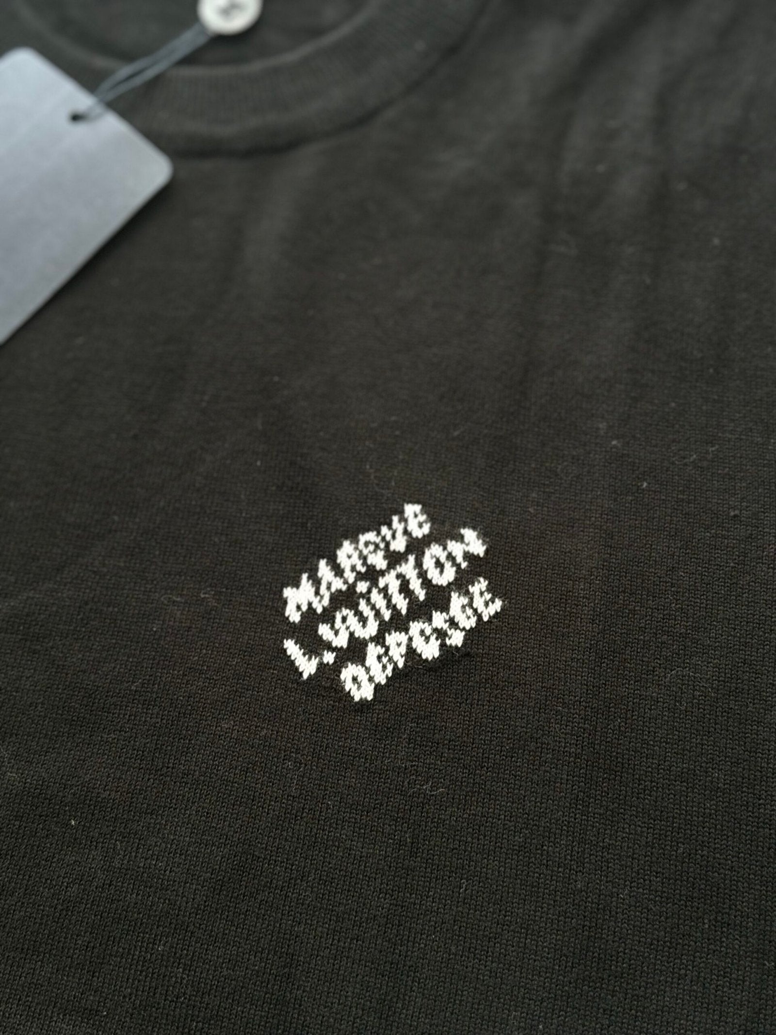 Louis Vuitton | Lv T-shirt | Close-Up | yiodesigner.co.uk