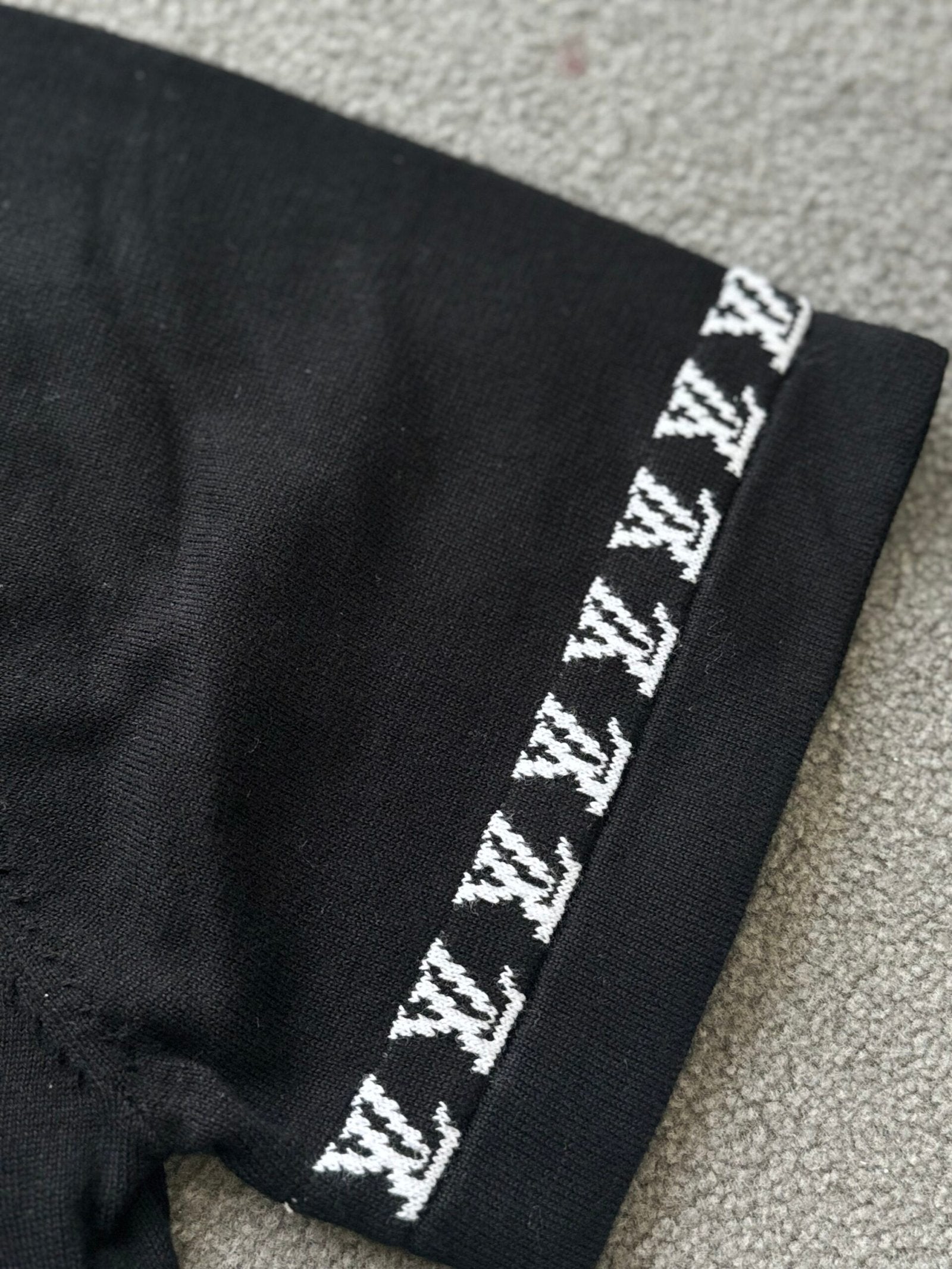 Louis Vuitton | Lv T-shirt | Detail Shot | yiodesigner.co.uk
