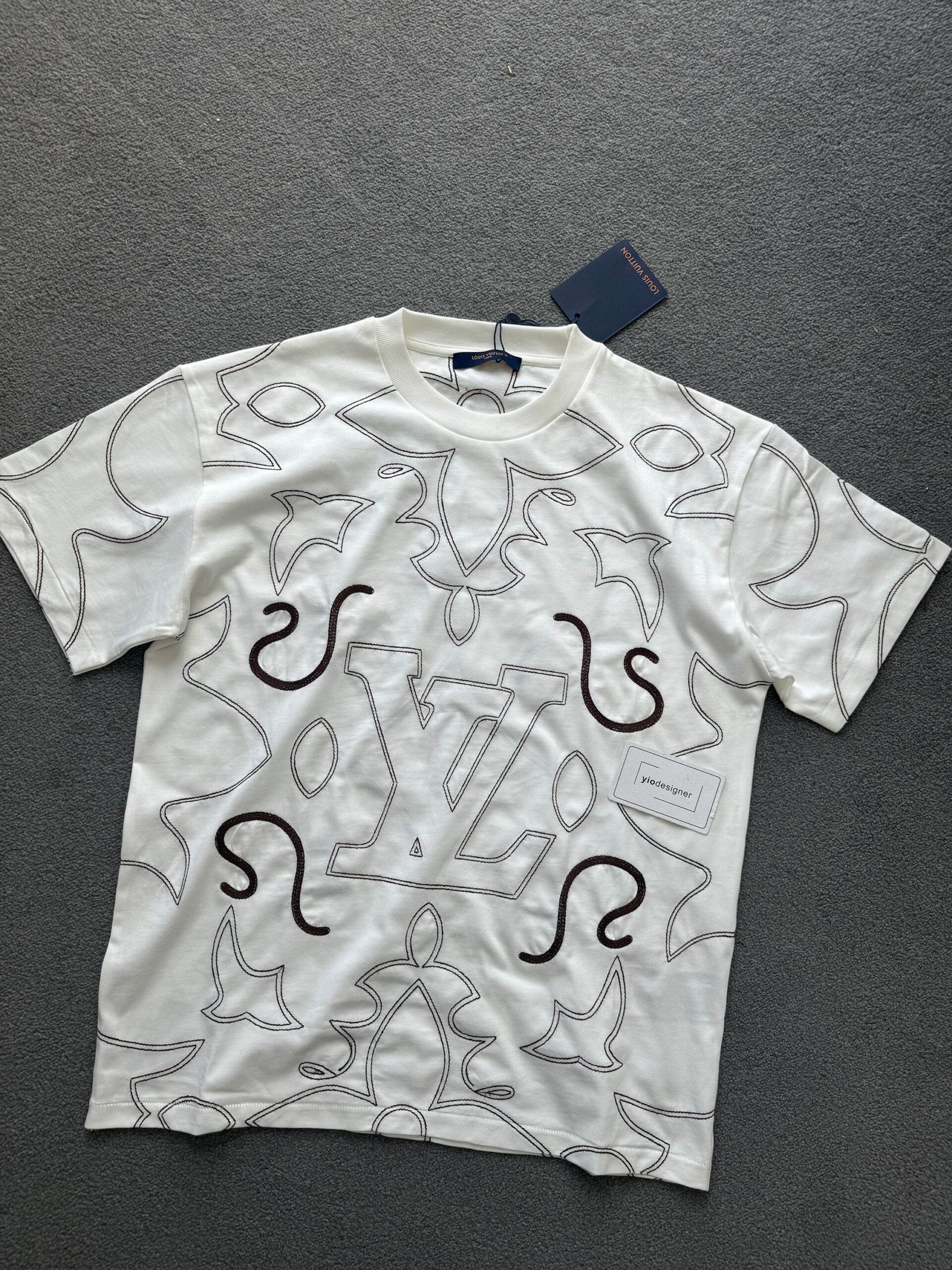 Louis Vuitton | Lv T-shirt | Detail Shot | yiodesigner.co.uk