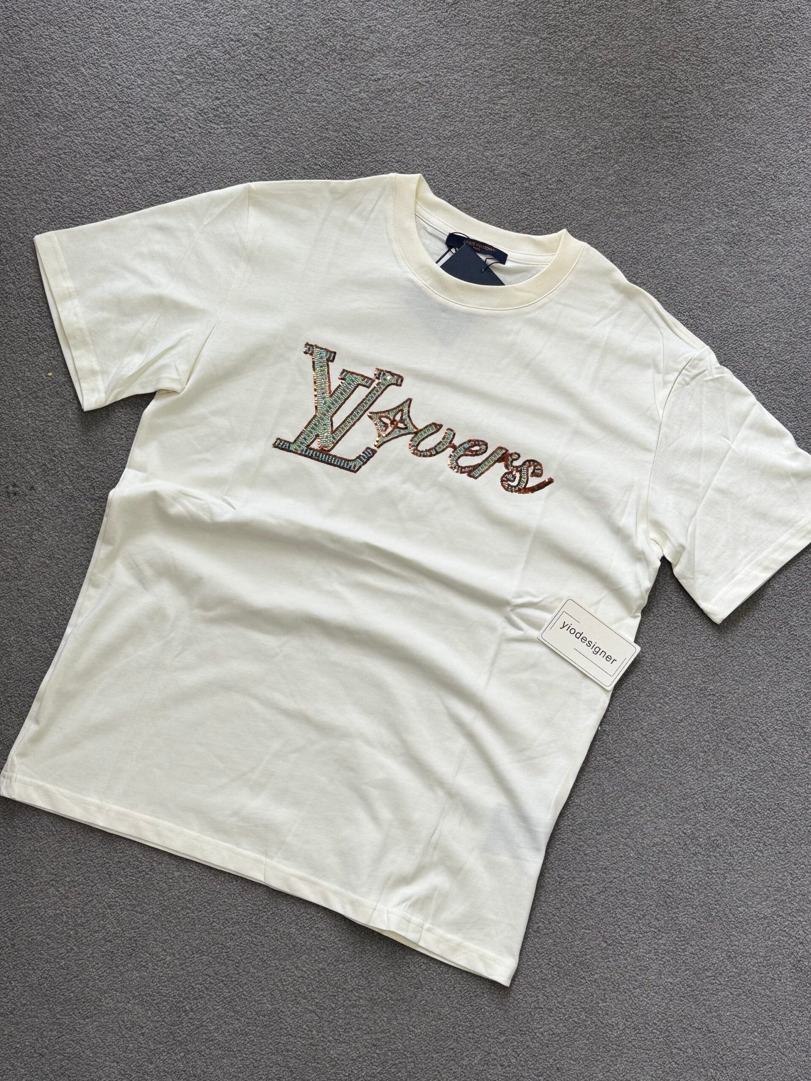 Louis Vuitton | Lv T-shirt | Size M | Side View | yiodesigner.co.uk