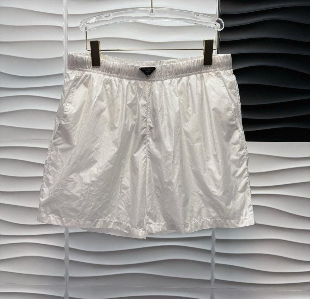 Louis Vuitton | Prada short | Size L | yiodesigner.co.uk