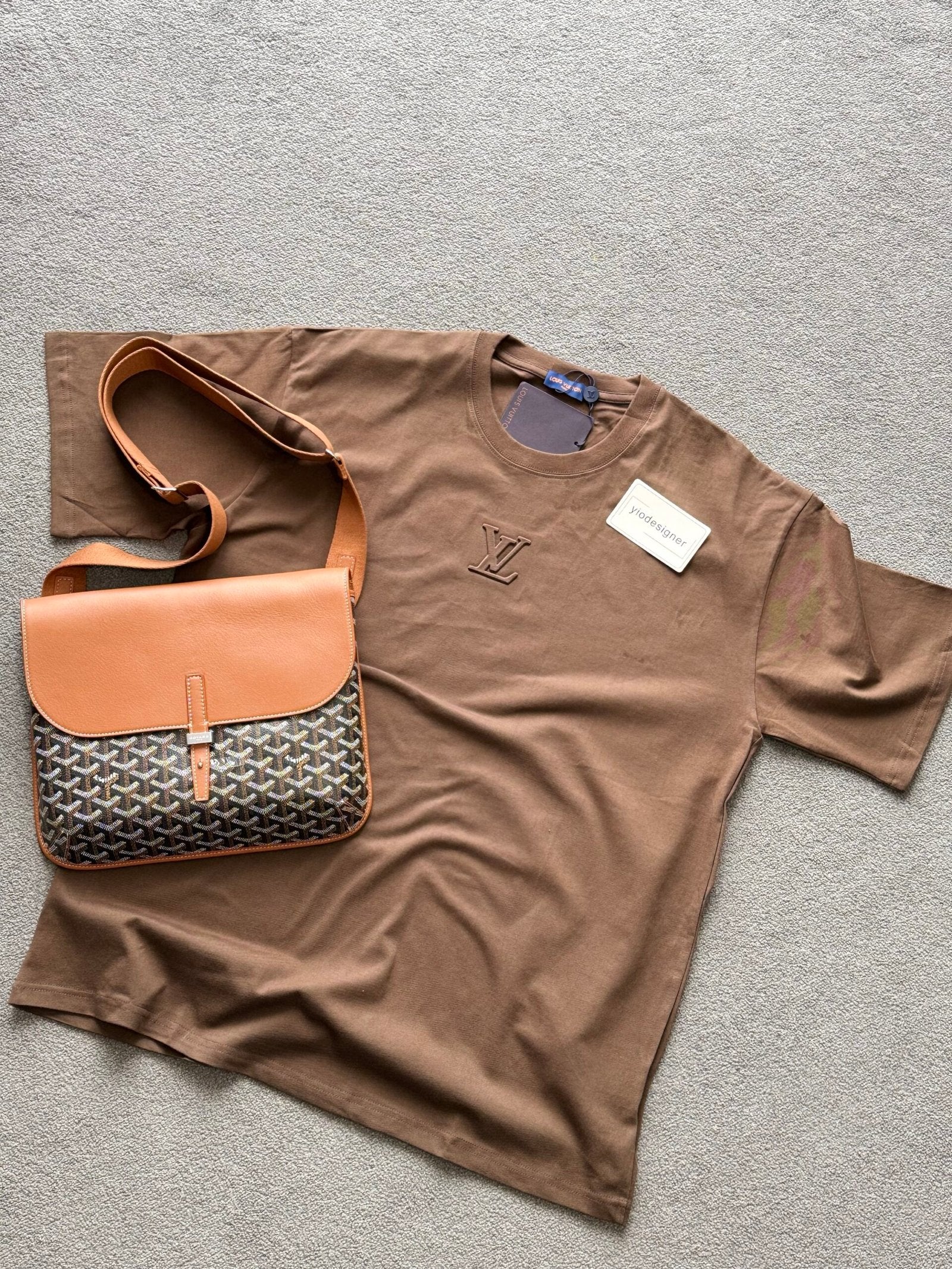 Louis Vuitton | Lv T-shirt | Size M | Back View | yiodesigner.co.uk
