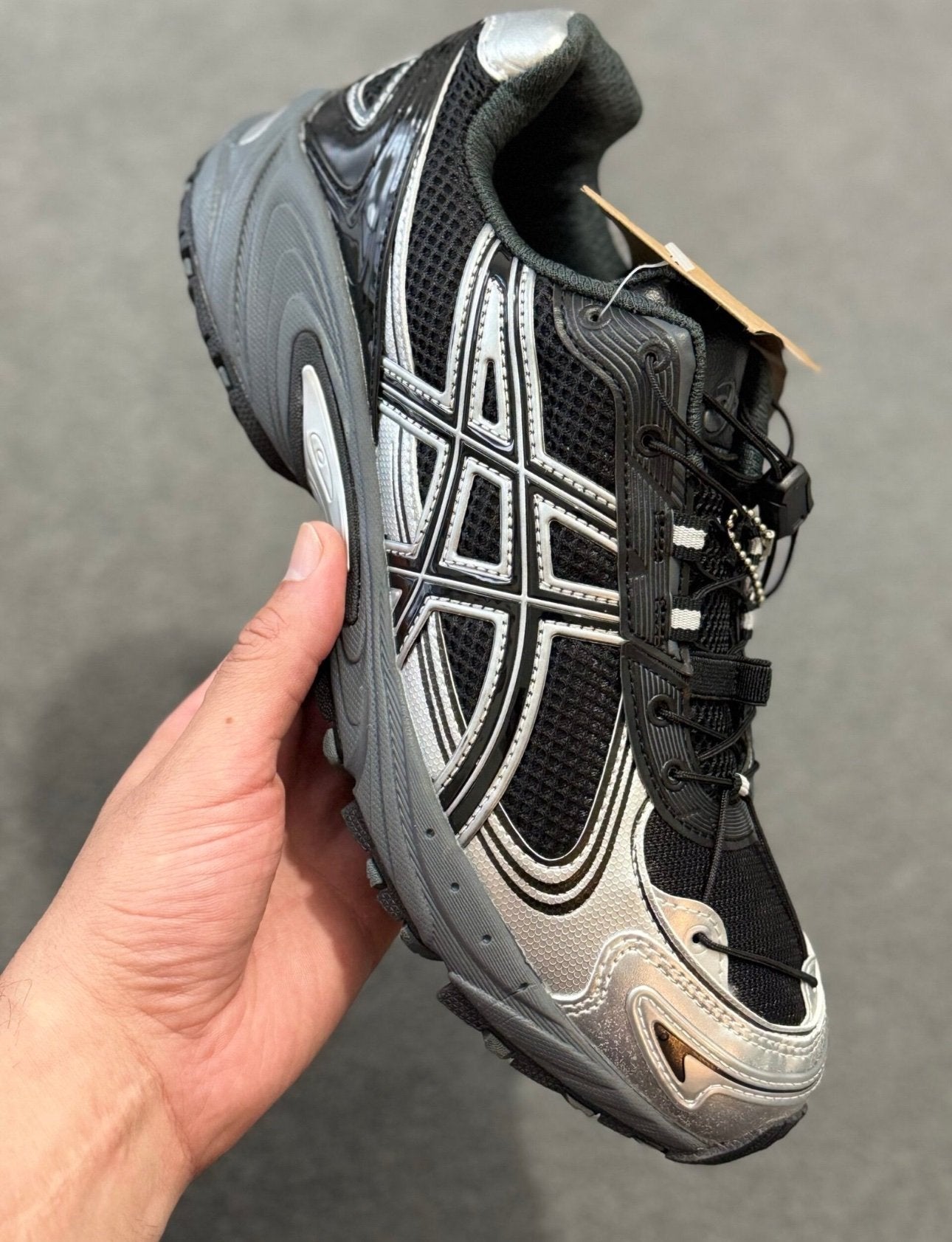 Asics | Asics sneaker | Size 9 | Close-Up | yiodesigner.co.uk