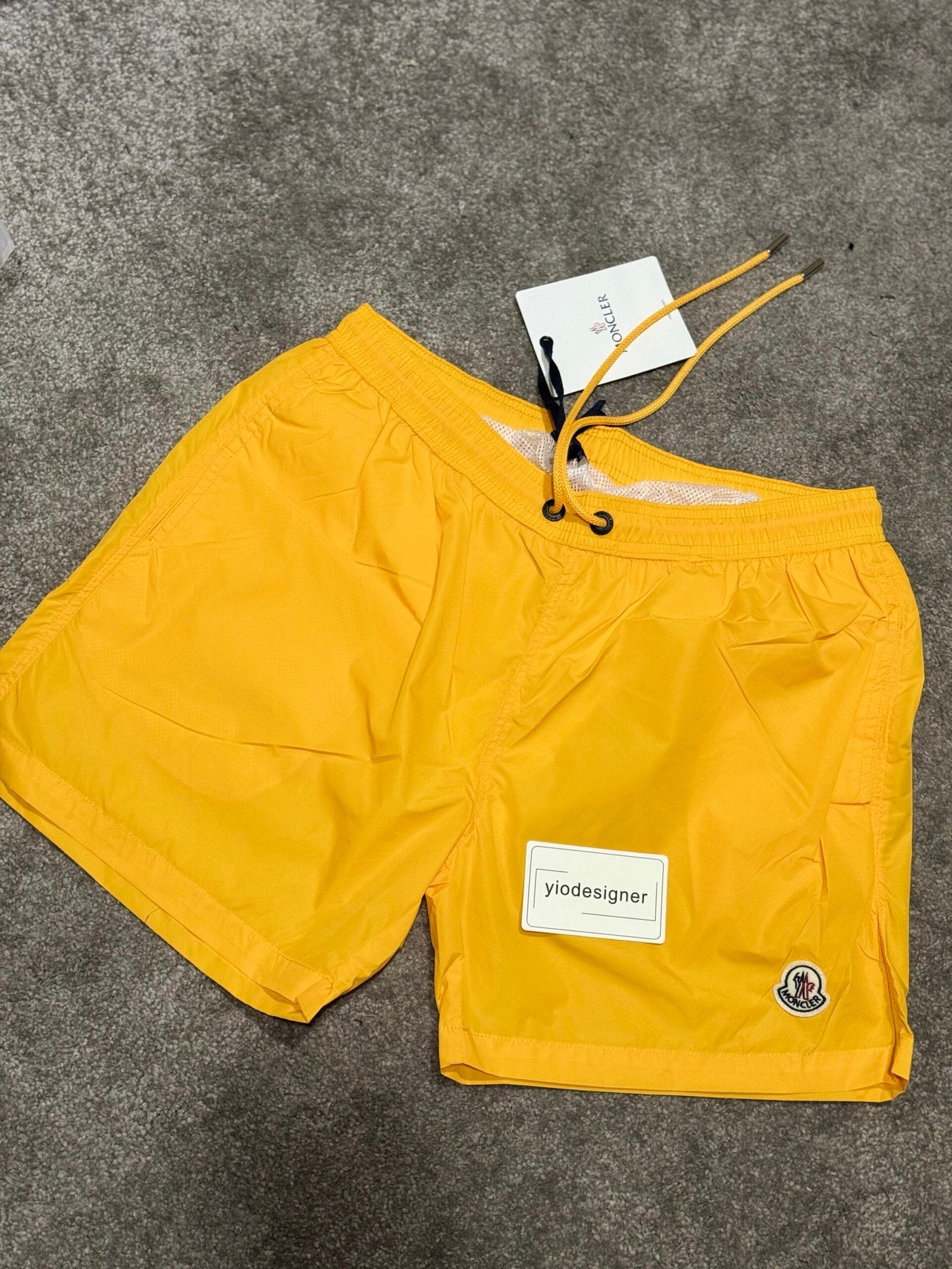 Moncler | Moncler short | Size XS | yiodesigner.co.uk