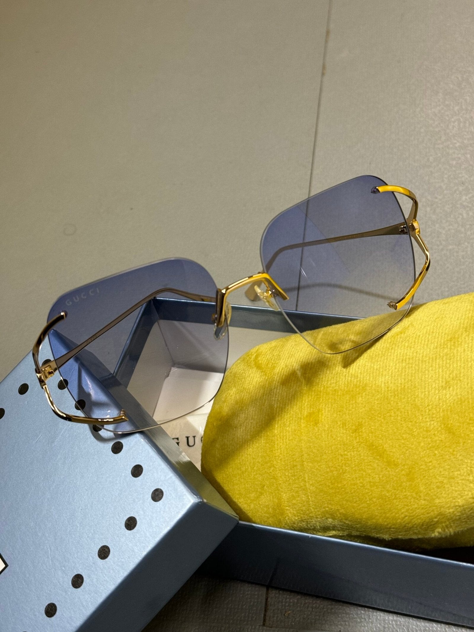 Gucci | Gucci woman sunglasses | Front View | yiodesigner.co.uk