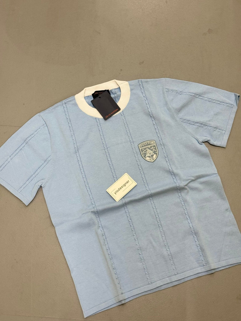 Louis Vuitton | Lv T-shirt | Size L | Front View | yiodesigner.co.uk