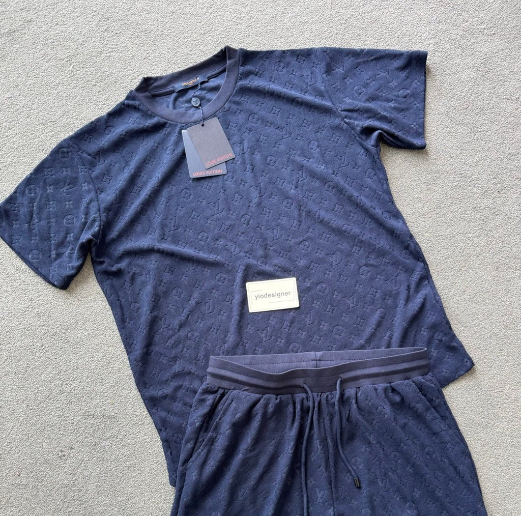 Louis Vuitton | Lv T-shirt | Size M | yiodesigner.co.uk