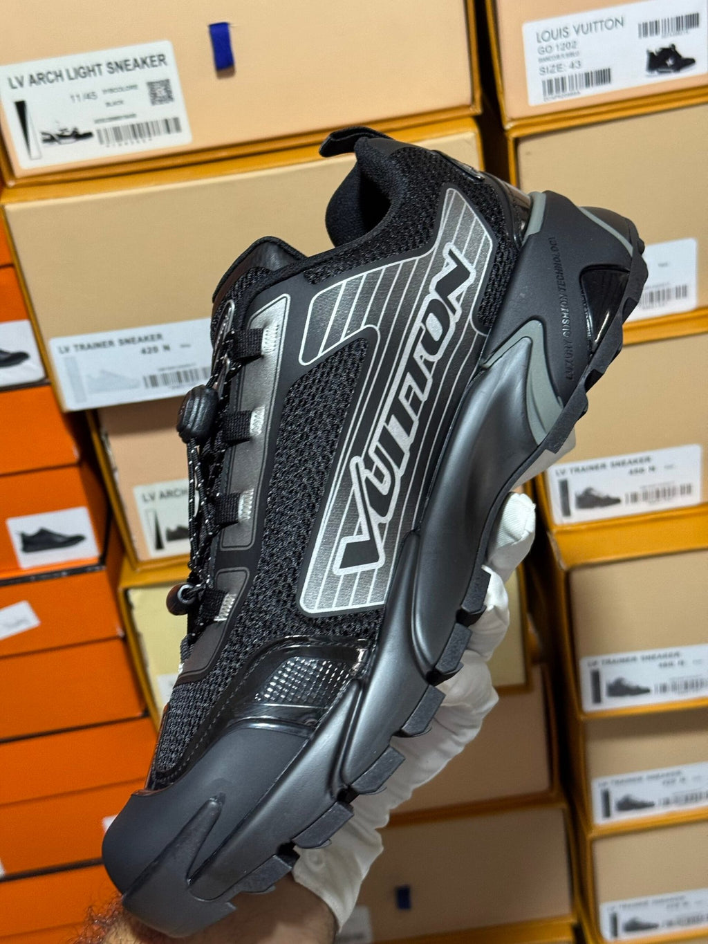 Louis Vuitton | Lv sneaker | Full Body | yiodesigner.co.uk