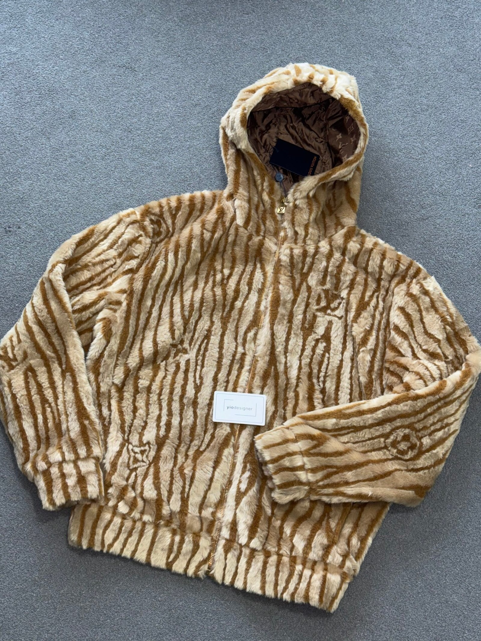 Louis Vuitton | Lv  Fleece jacket | Black | Size L | Back View | yiodesigner.co.uk